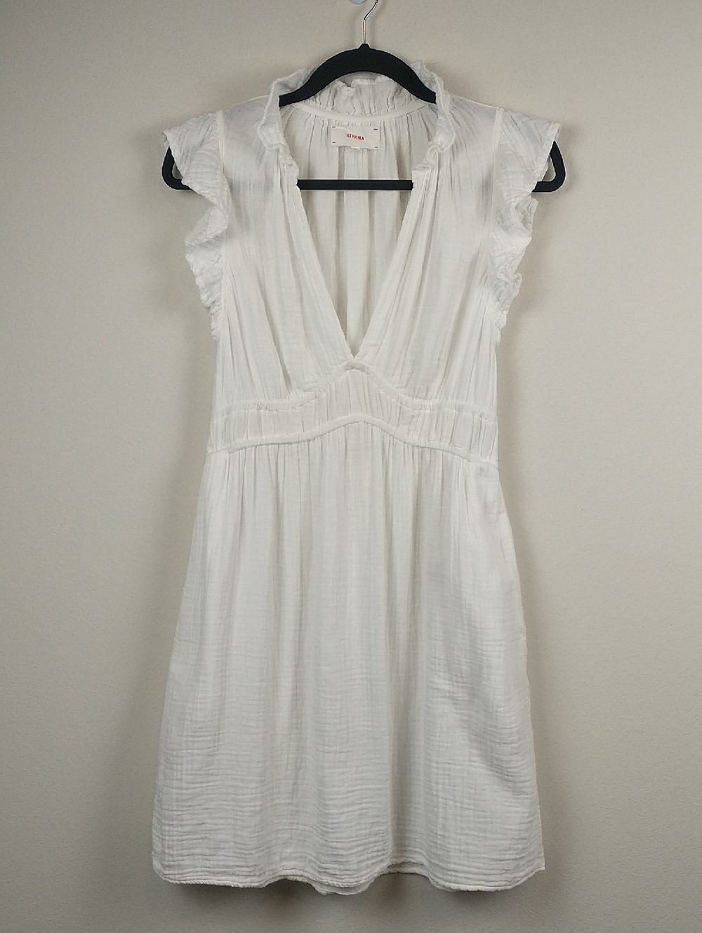 XiRENA Kenna Dress Medium White Ruffle Mini V Neck